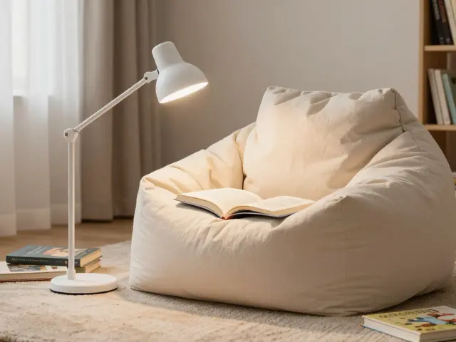 Koutek na čtení v dětském pokoji: jak správně zvolit polstrování a osvětlení