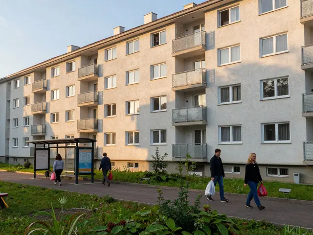 Panelové byty: Výhody, nevýhody a náklady v roce 2026